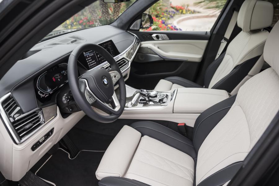 Интерьер BMW X7 xDrive40i Design Pure Excellence (G07) 2019 года  (NA) (фото 20 из 42)